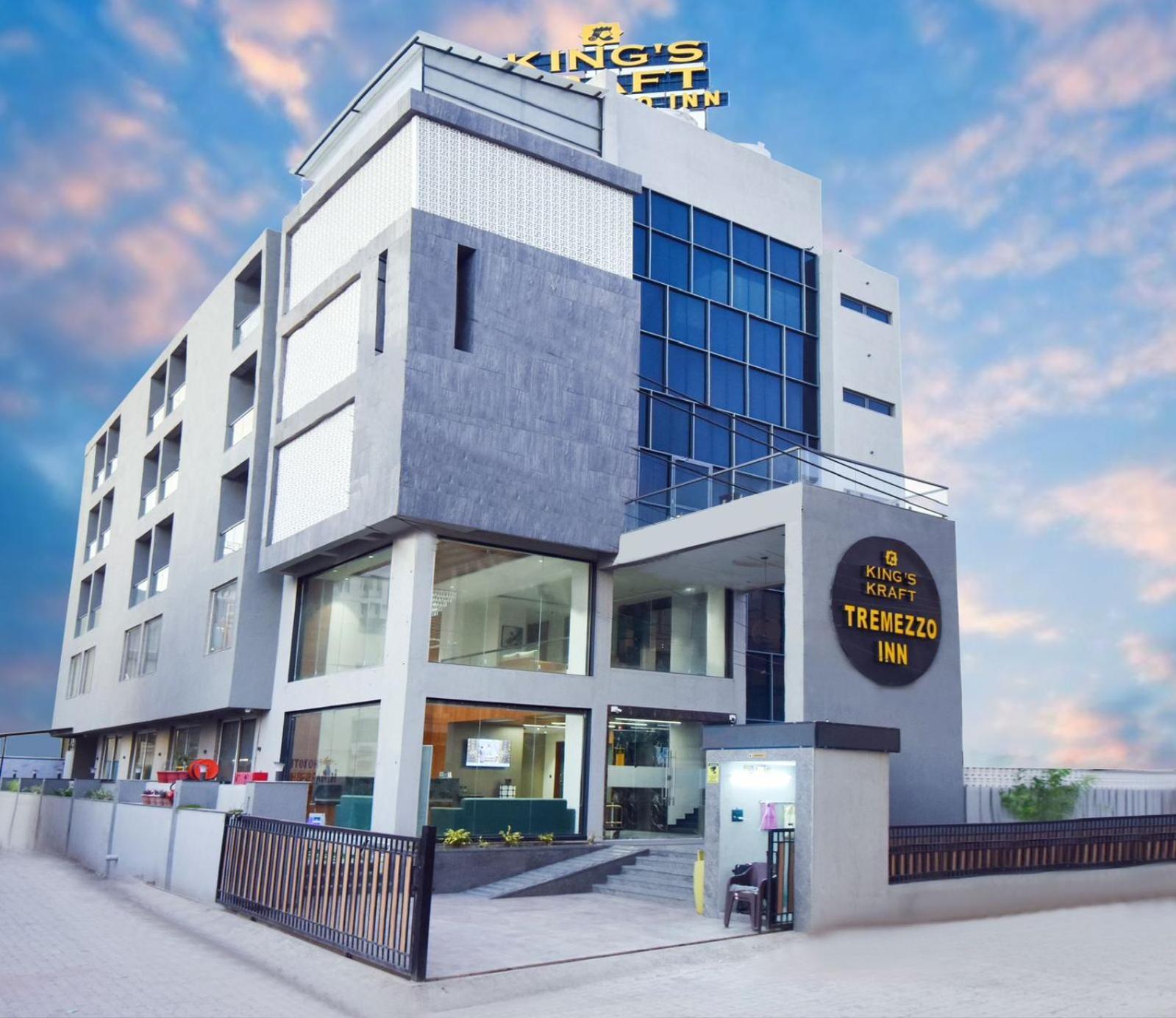 Kings Kraft Tremezzo Inn, Somnath Bagian luar foto