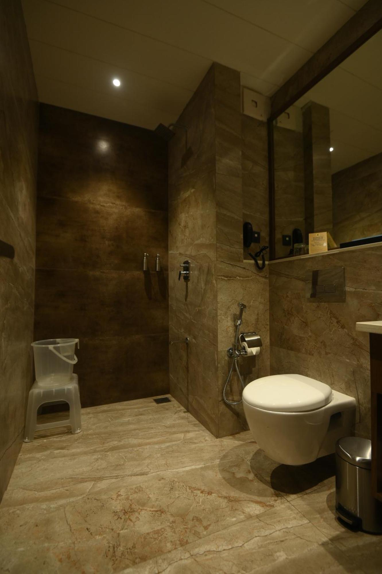 Kings Kraft Tremezzo Inn, Somnath Bagian luar foto