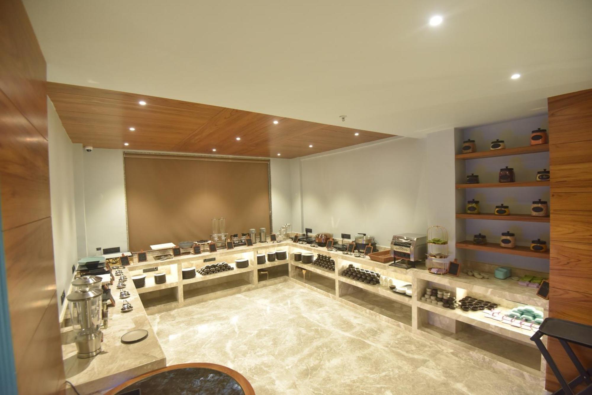 Kings Kraft Tremezzo Inn, Somnath Bagian luar foto