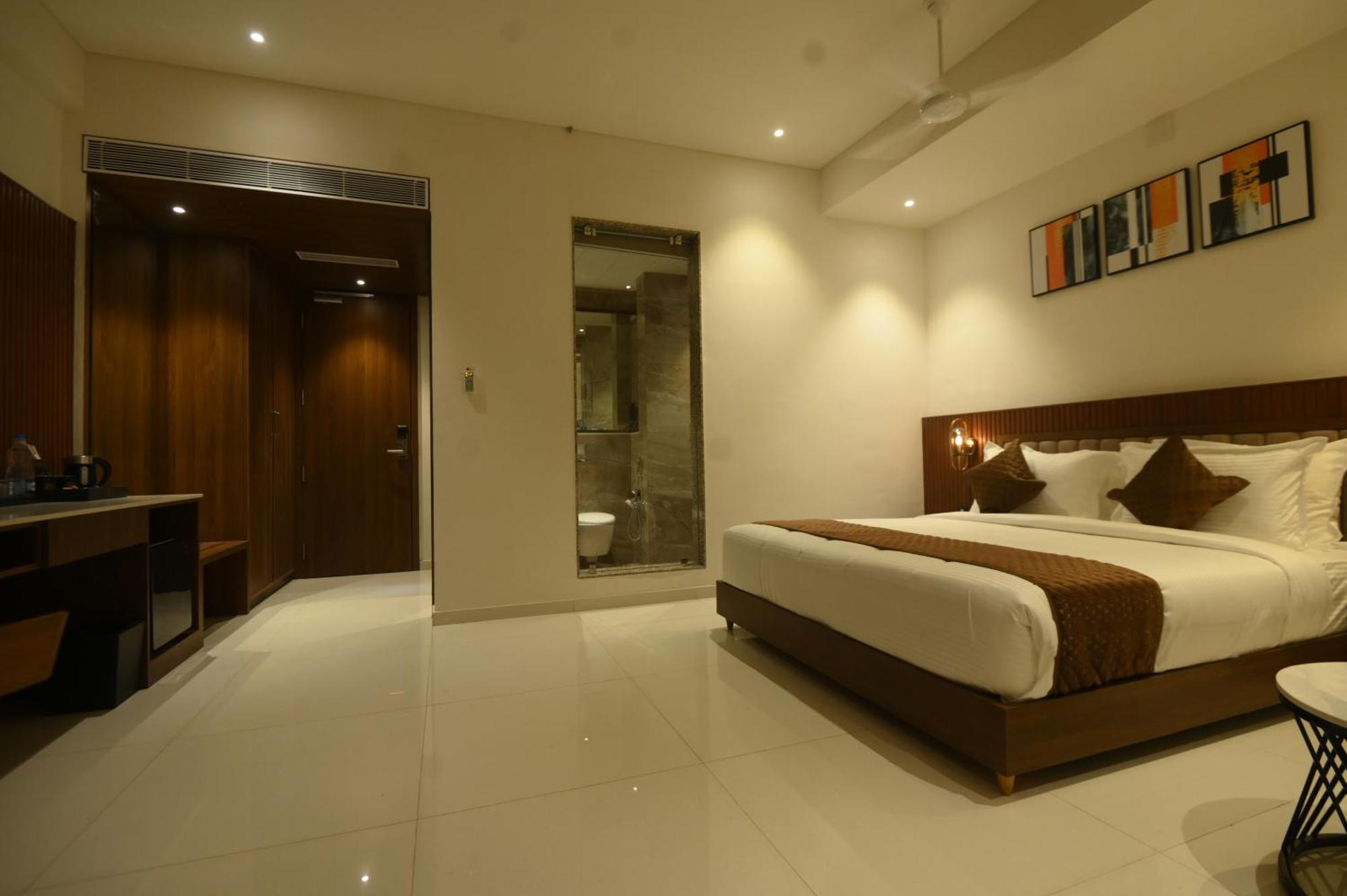 Kings Kraft Tremezzo Inn, Somnath Bagian luar foto