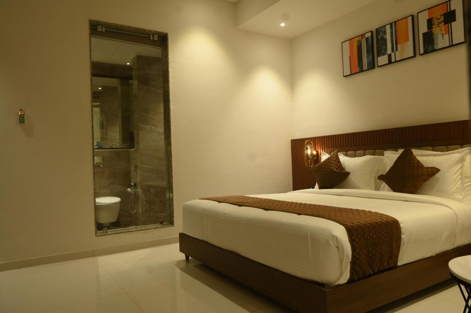Kings Kraft Tremezzo Inn, Somnath Bagian luar foto