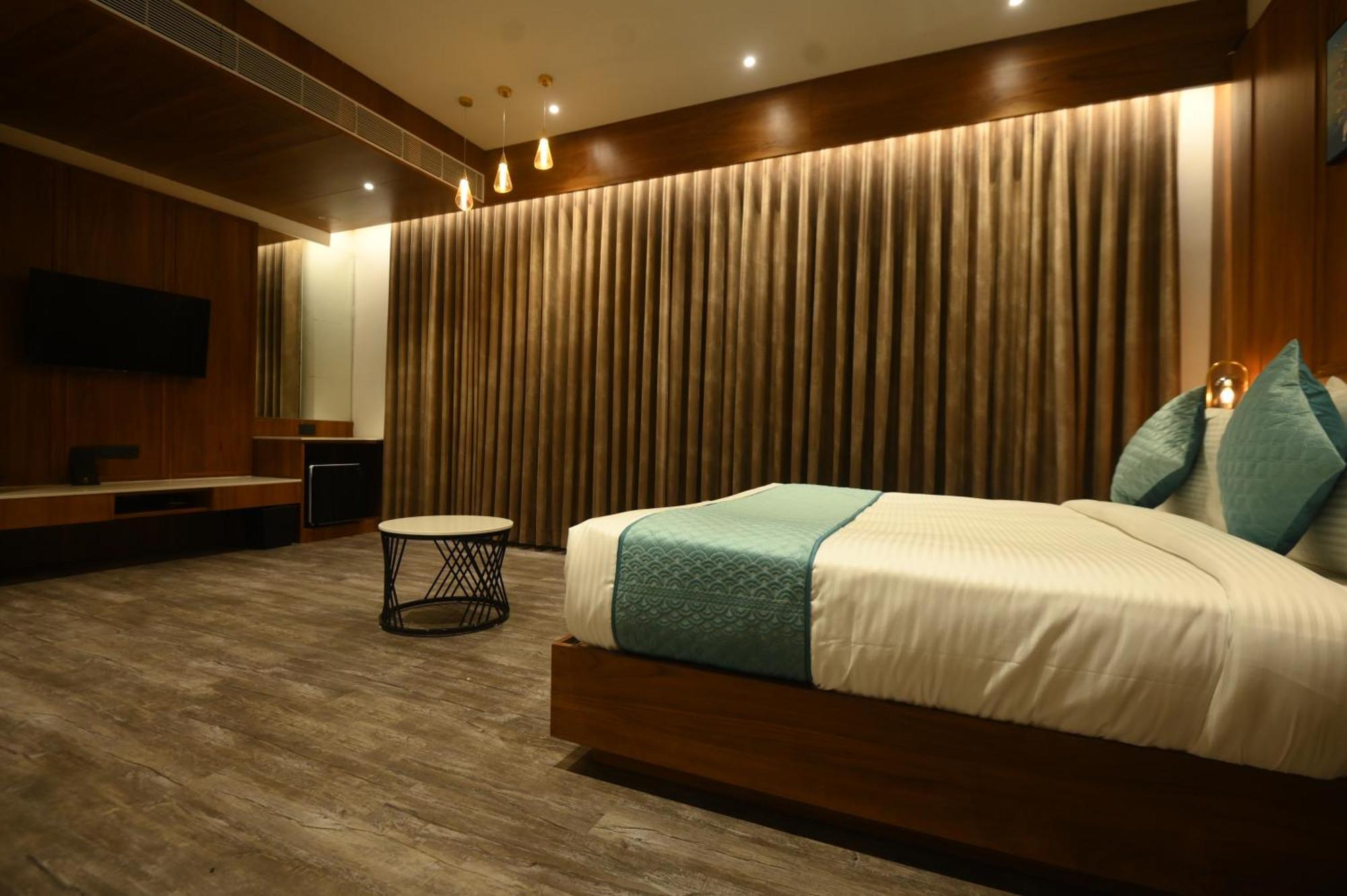 Kings Kraft Tremezzo Inn, Somnath Bagian luar foto