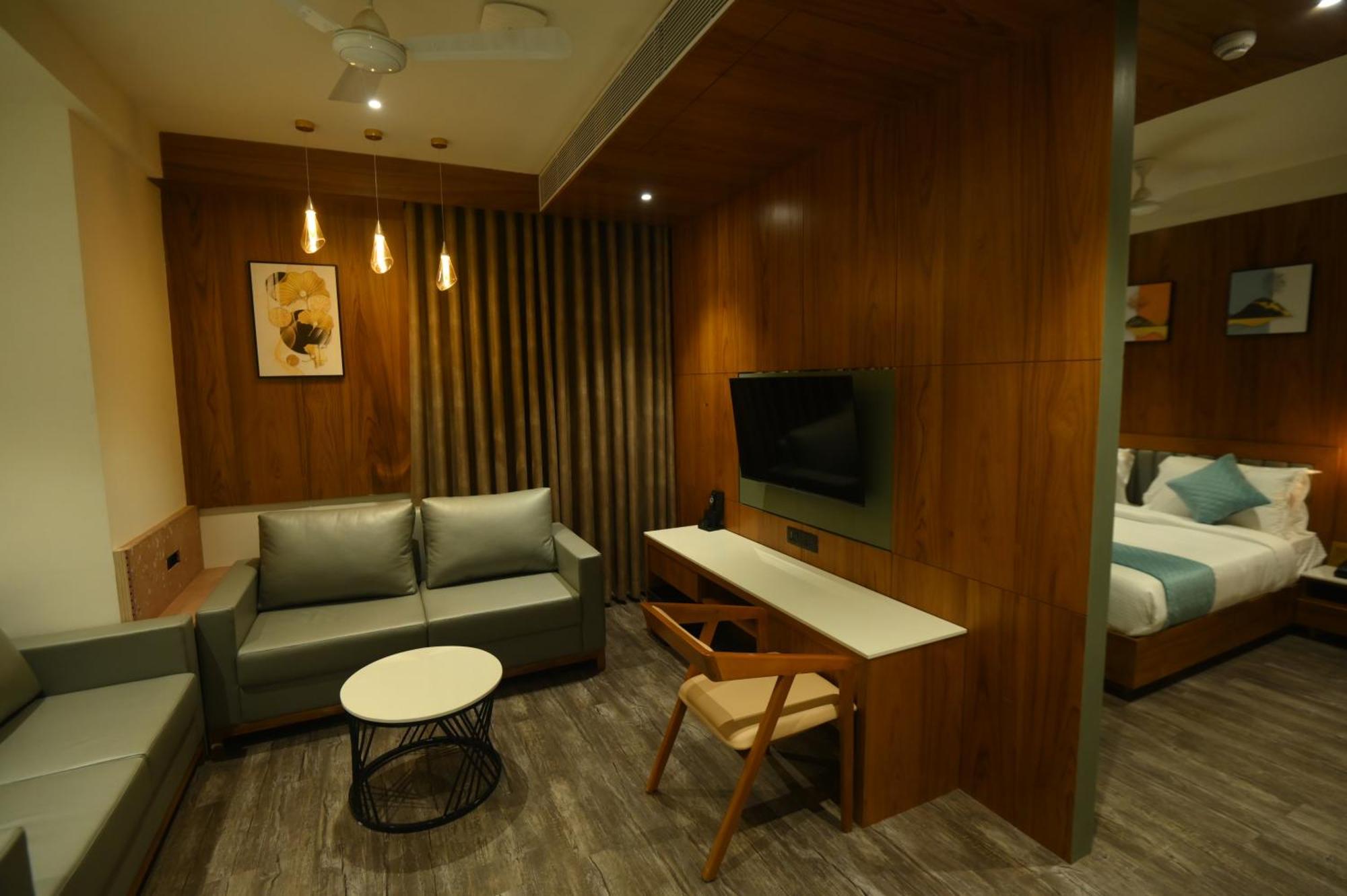 Kings Kraft Tremezzo Inn, Somnath Bagian luar foto