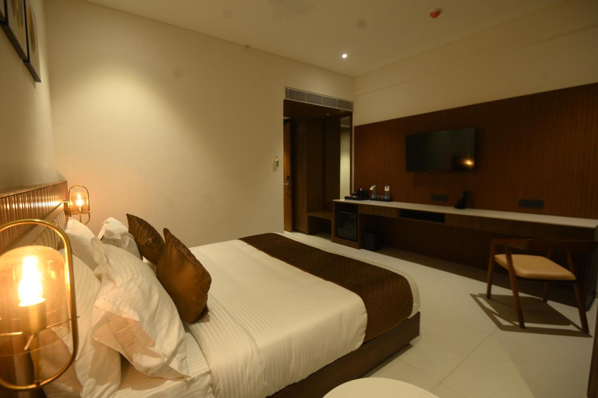 Kings Kraft Tremezzo Inn, Somnath Bagian luar foto