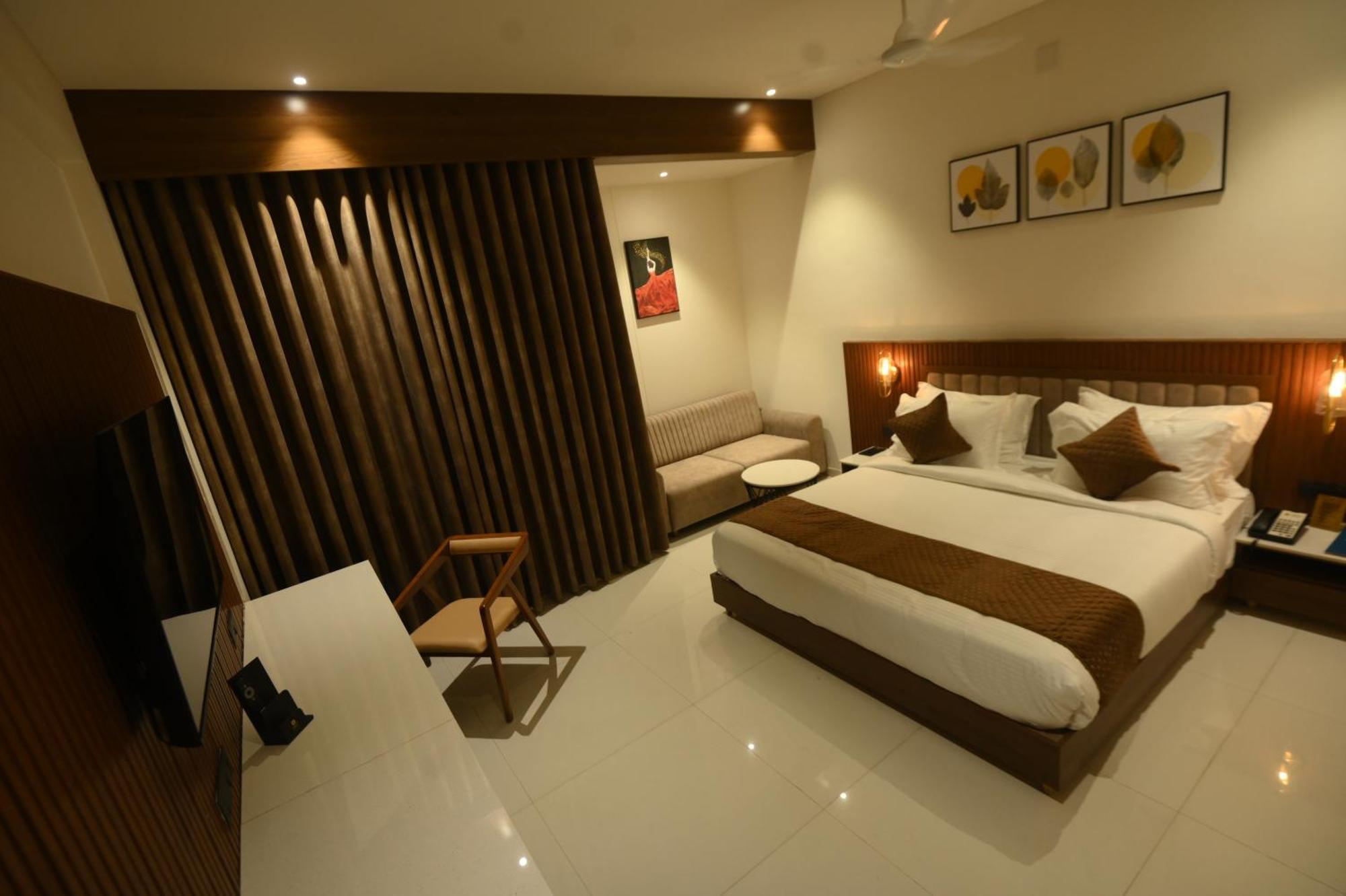 Kings Kraft Tremezzo Inn, Somnath Bagian luar foto