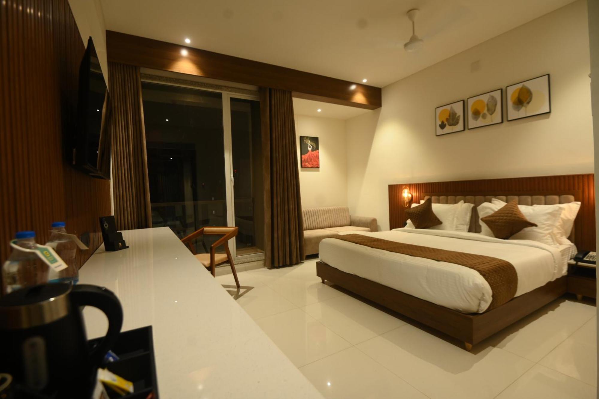Kings Kraft Tremezzo Inn, Somnath Bagian luar foto