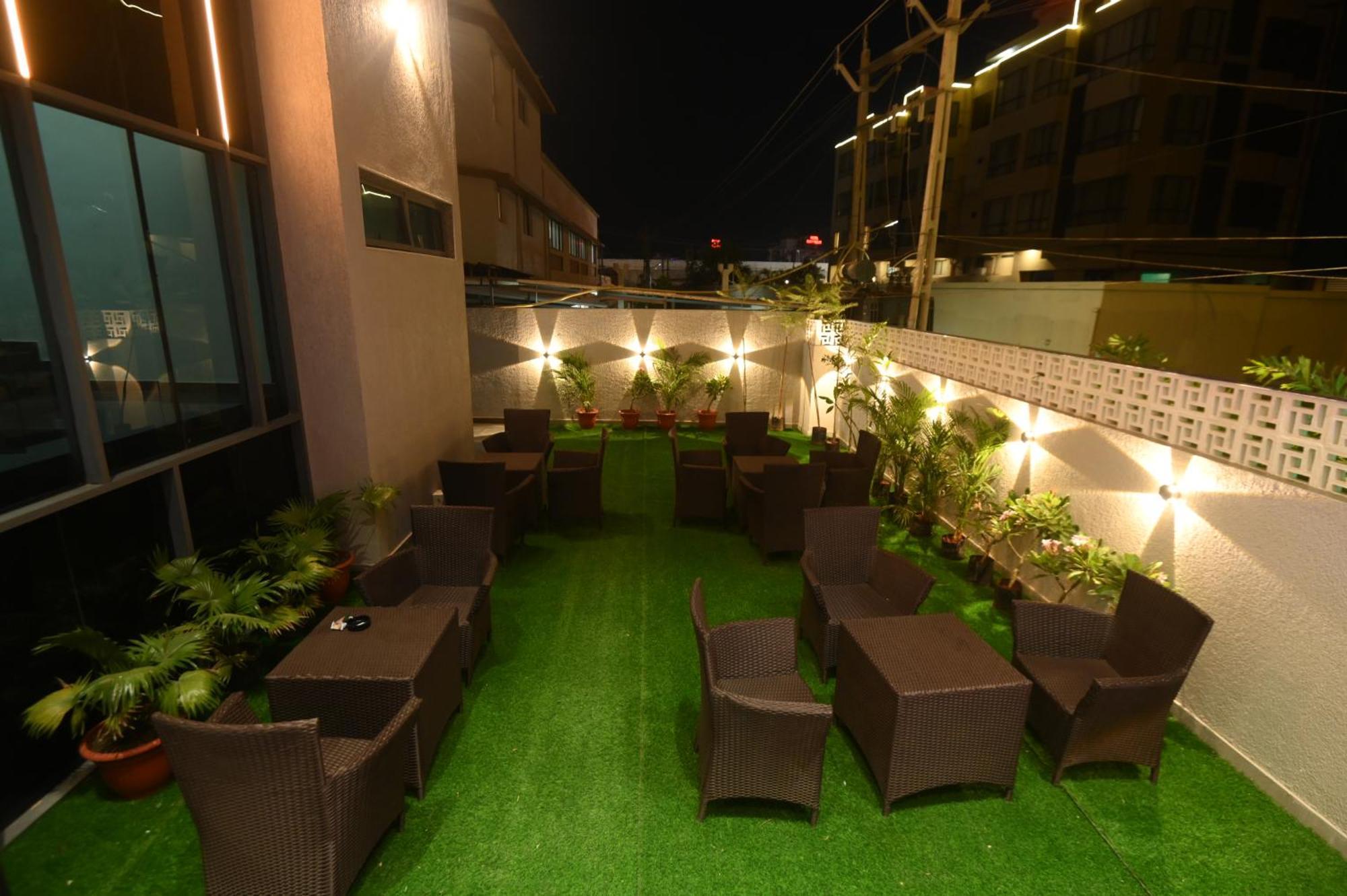 Kings Kraft Tremezzo Inn, Somnath Bagian luar foto